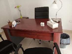 Mesa de despacho y cajonera con llave